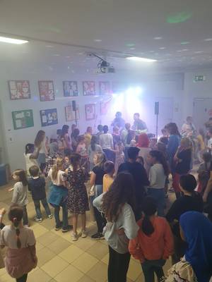 school`s out Disco 